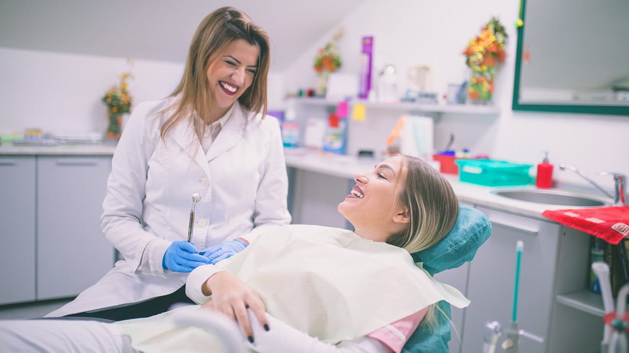 Como dar a volta ao medo de sentir dor no dentista 