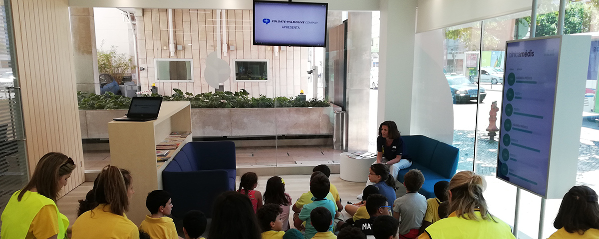 Alunos do Colégio Alegria visitam a Clínica Médis